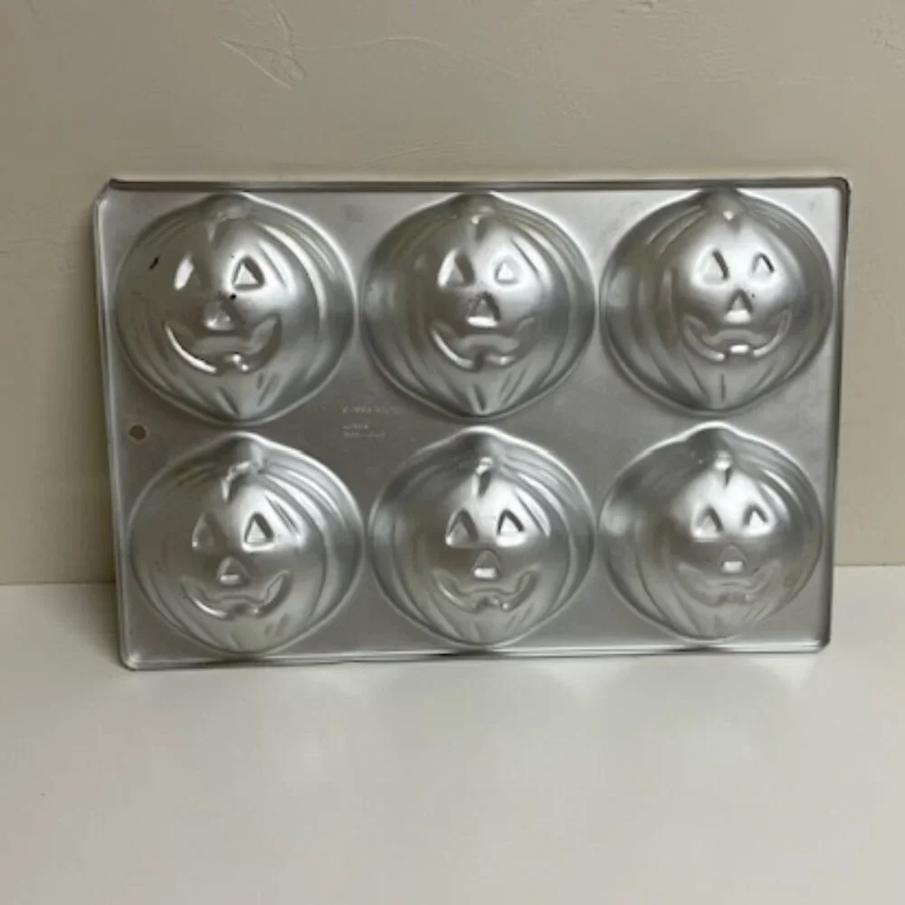 Wilton Mini Pumpkin Cake Pan - Vintage